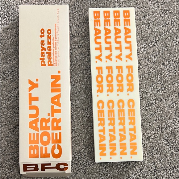 Neutral Eyeshadow Palette with Gold and Brown Shades - Picture 2 of 3